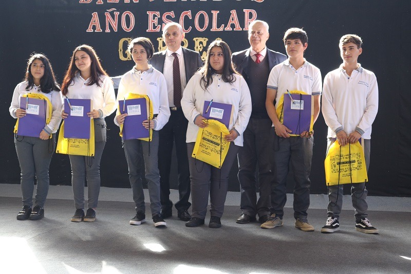 Alcalde de la Comuna, Guido Siegmund entregara 30 becas de pre universitario Pedro de Valdivia a estudiantes de 4°año medio de la comuna.