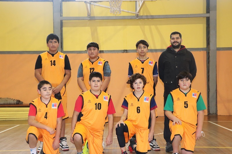 Escuela Los Perales gana Campeonato Comunal Basquetbol sub 14 categoría varones
